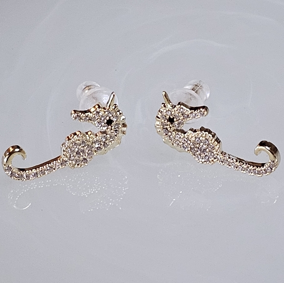 Little Seahorse Earrings - Picture 4 of 5